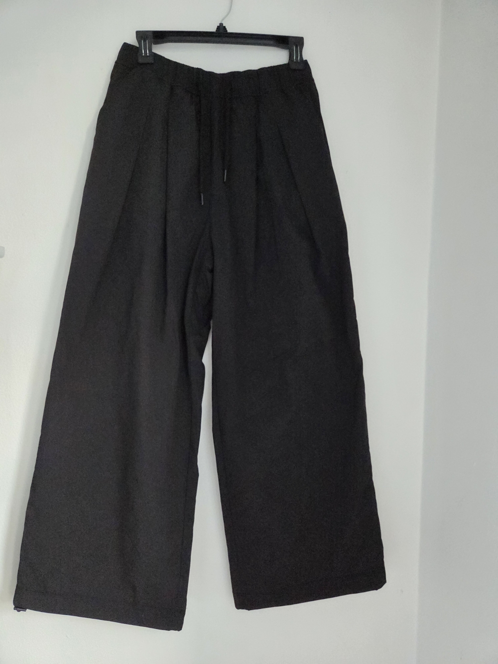 Sugar Wide-Leg Drawstring Sweatpants in Black